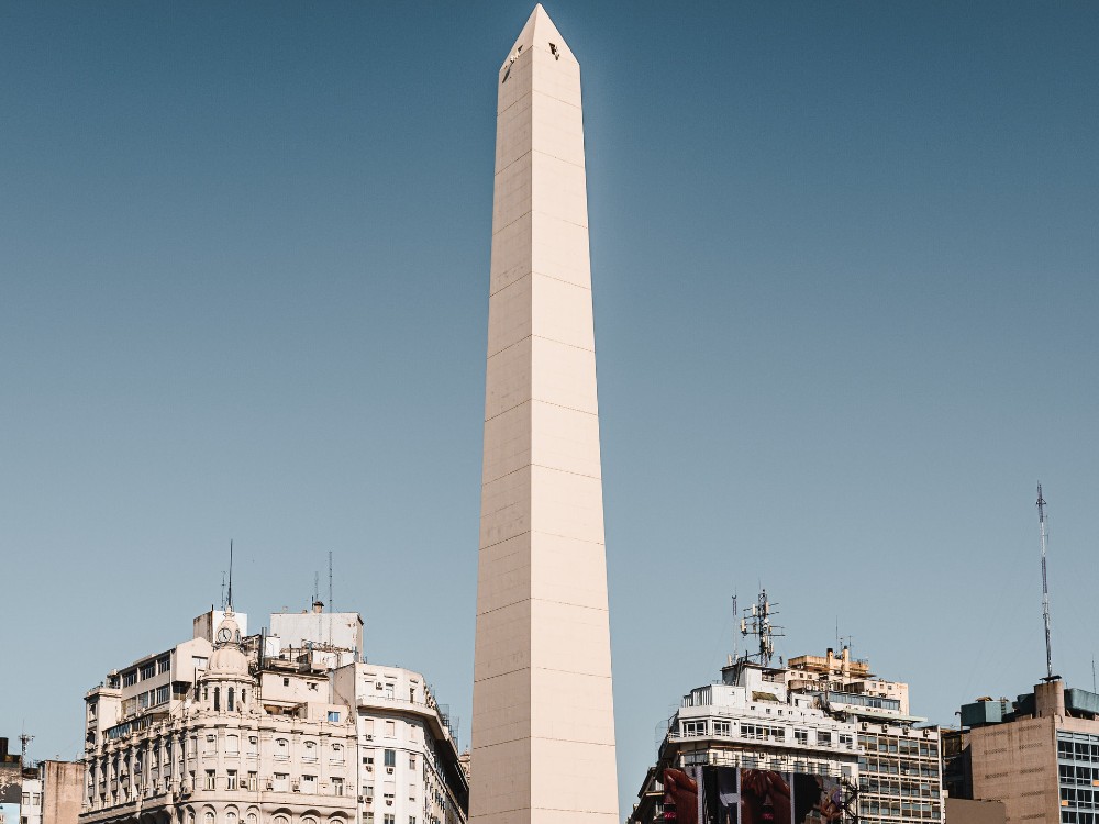 De obelisk op 9 juli Boulevard is de breedste boulevard ter wereld