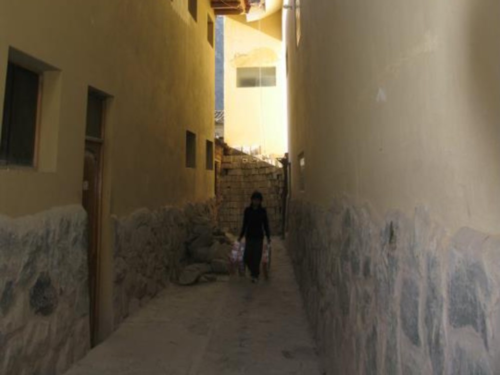 Alley in the town of Aguas Clintz (Photo by Ariel Litchak)